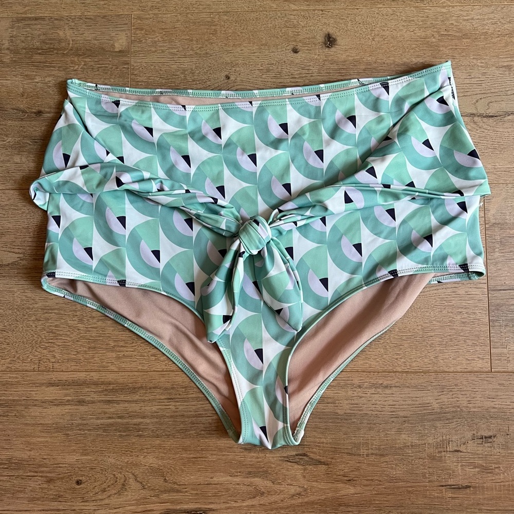XL Kortni Jeane Tie-Front Bottoms